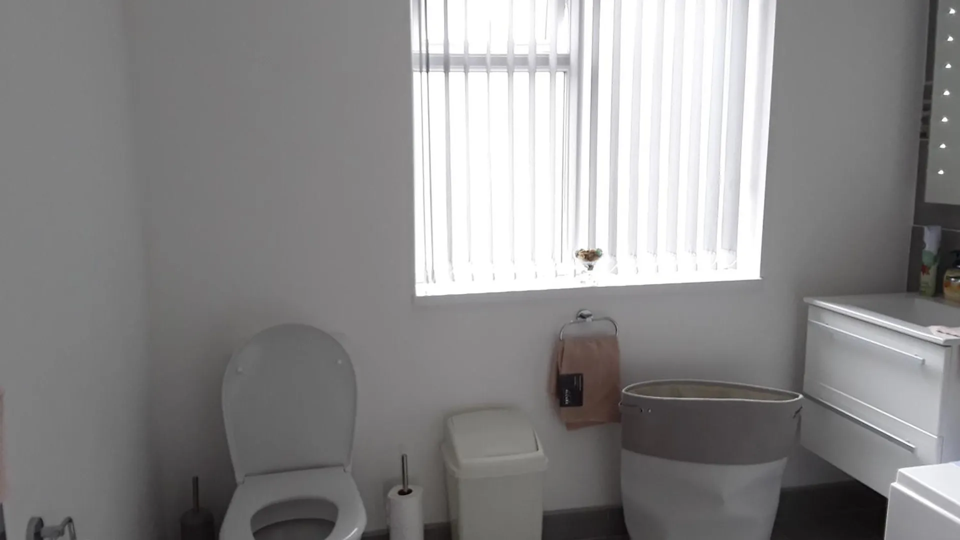 Hams Rest Place - Strictly Only One Guest Allowed In One Room A Second Accompanying Person Will Not Be Allowed Into The Property Birmingham 0*,  United Kingdom