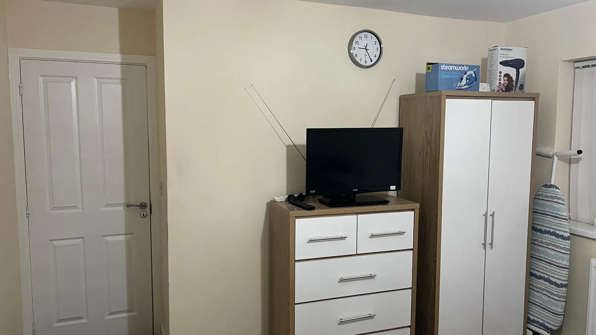 Homestay Hams Rest Place - Strictly Only One Guest Allowed In One Room A Second Accompanying Person Will Not Be Allowed Into The Property Birmingham